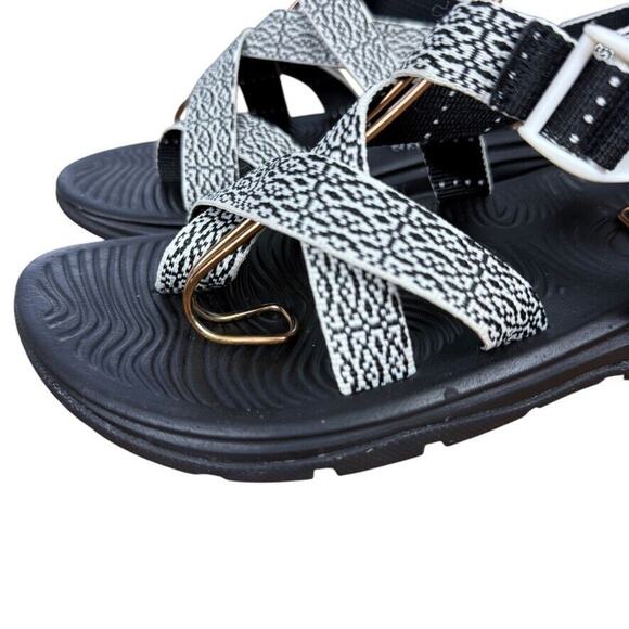 Chaco Z/Volv Womens Black White Toe Ring Sporty Sandals Hiking Caming Shoes sz 7 - Picture 8 of 16